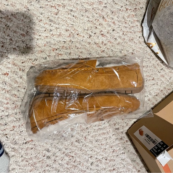 NWT Global Win Tan Suede Moccasin Slippers Size 8 - Picture 7 of 7